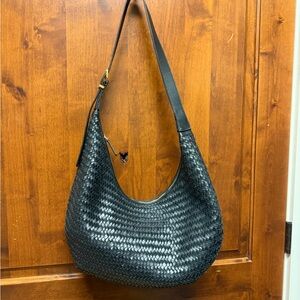 Madewell Essential Curve Black Woven Shoulder Bag